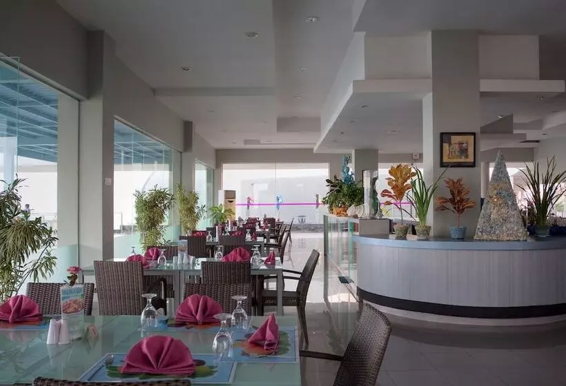 Hotelli Tanjung Kodok Beach Resort