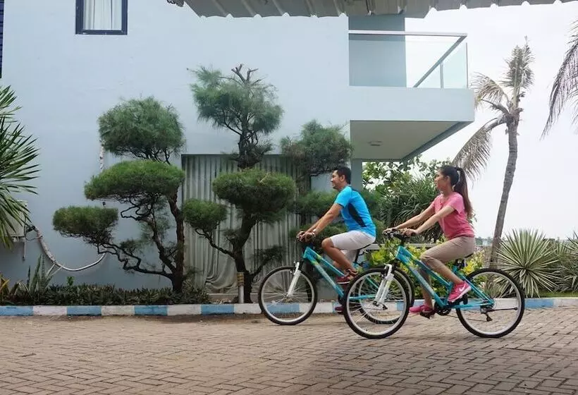 Hotelli Tanjung Kodok Beach Resort