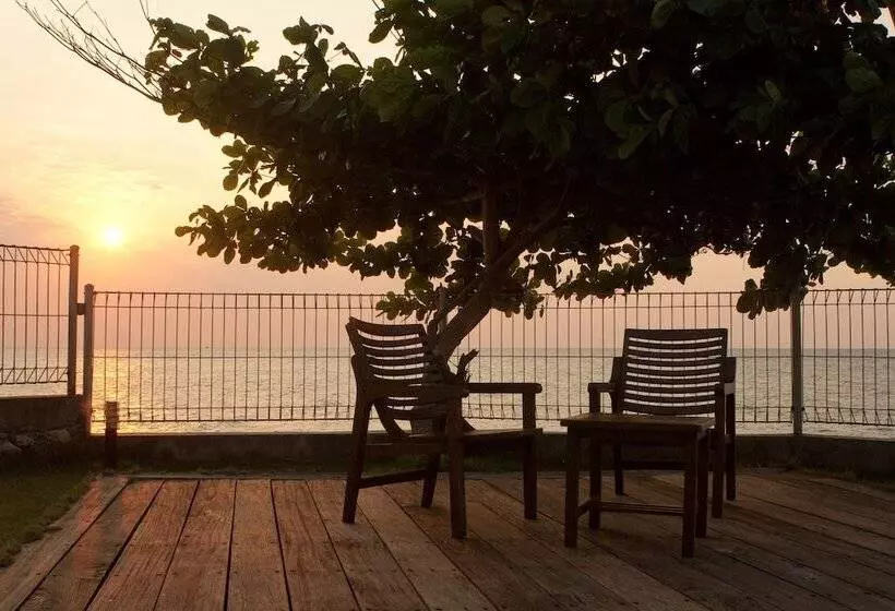 Hotelli Tanjung Kodok Beach Resort