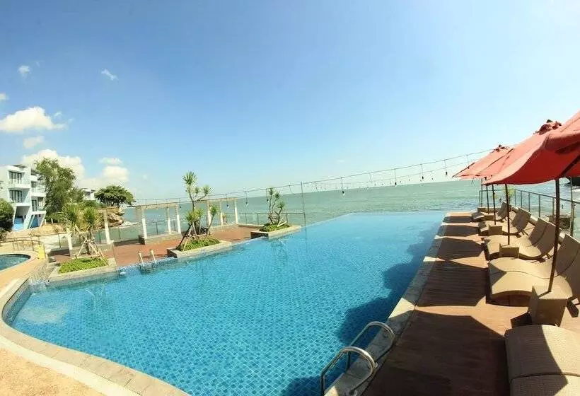 Hotelli Tanjung Kodok Beach Resort