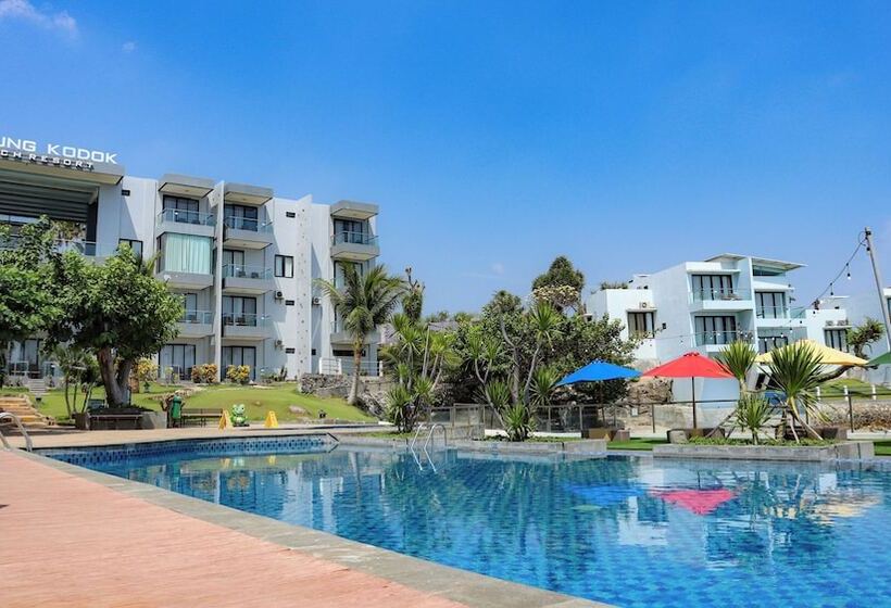 فندق Tanjung Kodok Beach Resort