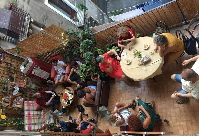 پانسیون Casa Verdi   House Of Travelers