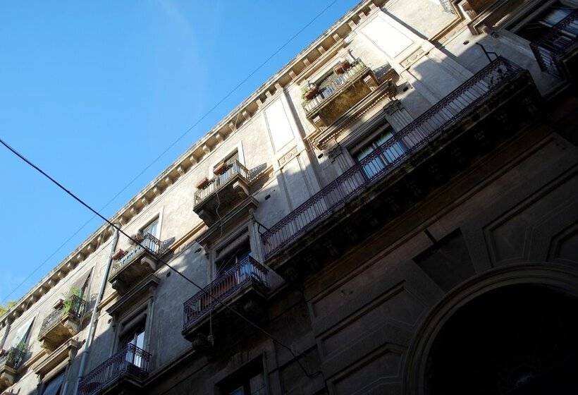 پانسیون Casa Verdi   House Of Travelers