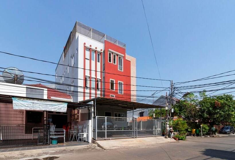 Pensionat Reddoorz @ Kelapa Gading Permai