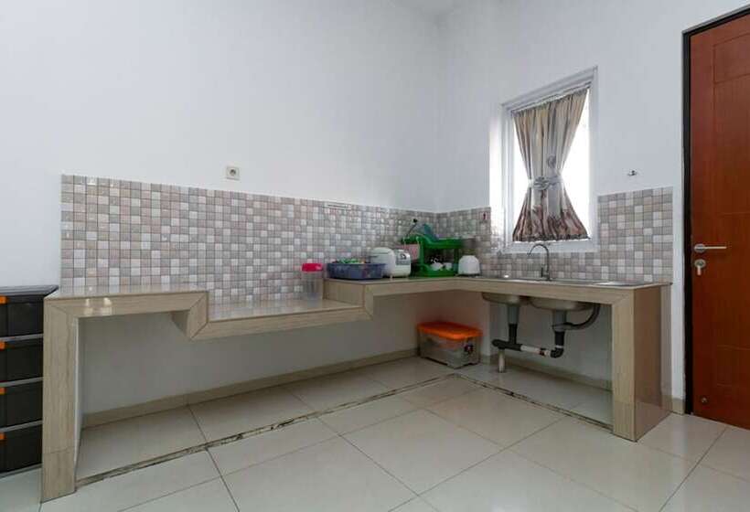 Pensionat Reddoorz @ Kelapa Gading Permai