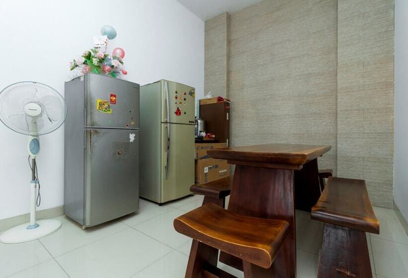 Pensionat Reddoorz @ Kelapa Gading Permai