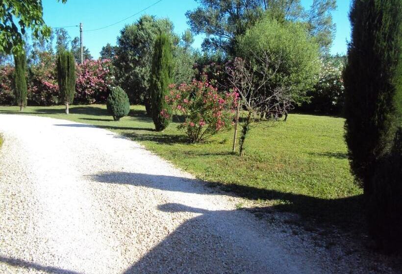 تختخواب و صبحانه La Douloire