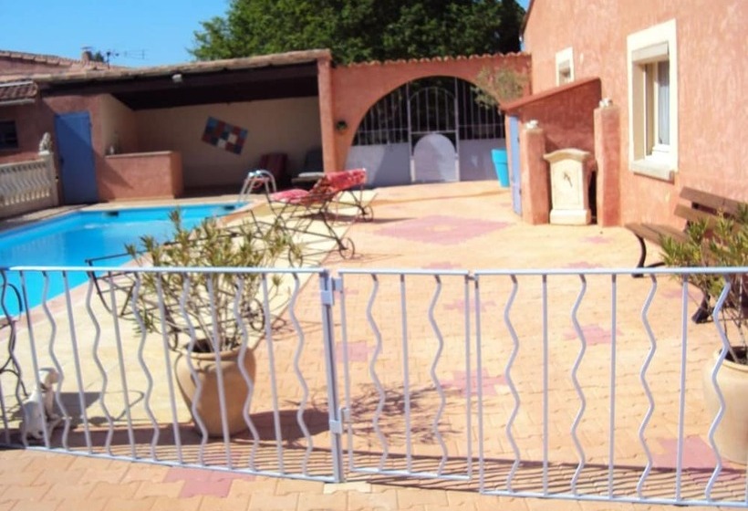 تختخواب و صبحانه La Douloire