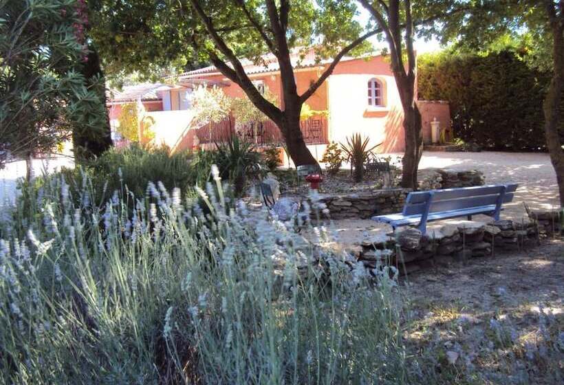 تختخواب و صبحانه La Douloire