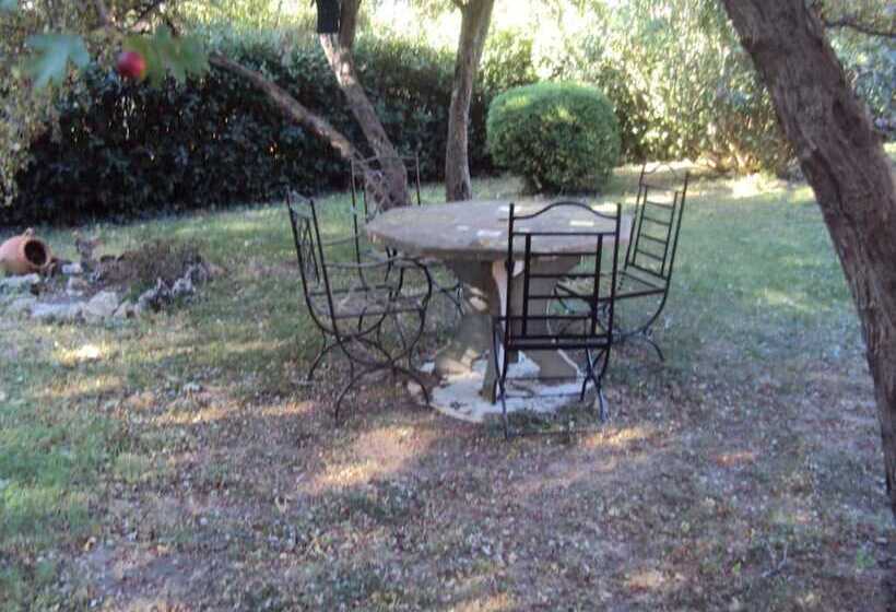 تختخواب و صبحانه La Douloire