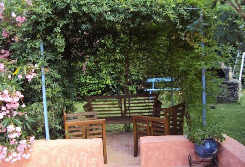 تختخواب و صبحانه La Douloire