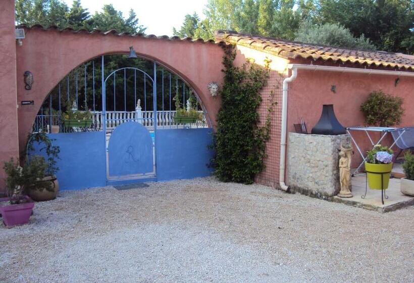 تختخواب و صبحانه La Douloire