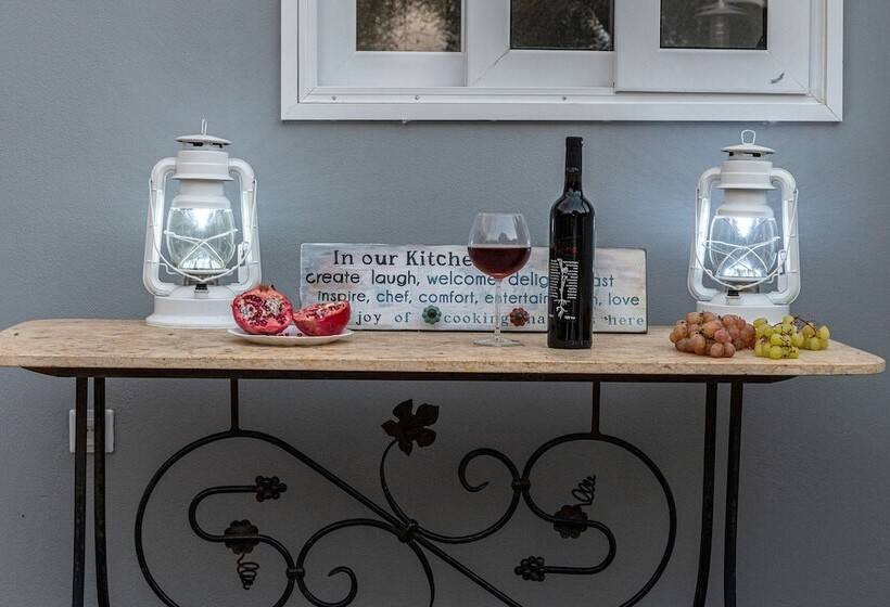 Comfort Stay Airport Studios   Free Shuttle From The Athens Airport