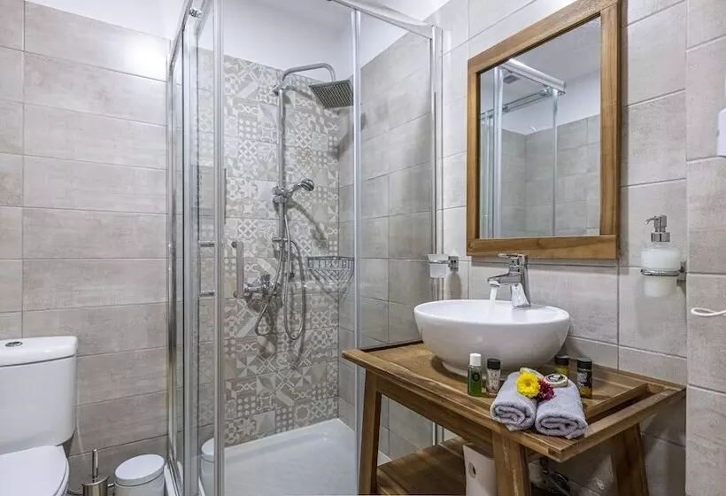 Comfort Stay Airport Studios   Free Shuttle From The Athens Airport