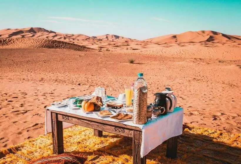ホテル Nomada Desert Camp