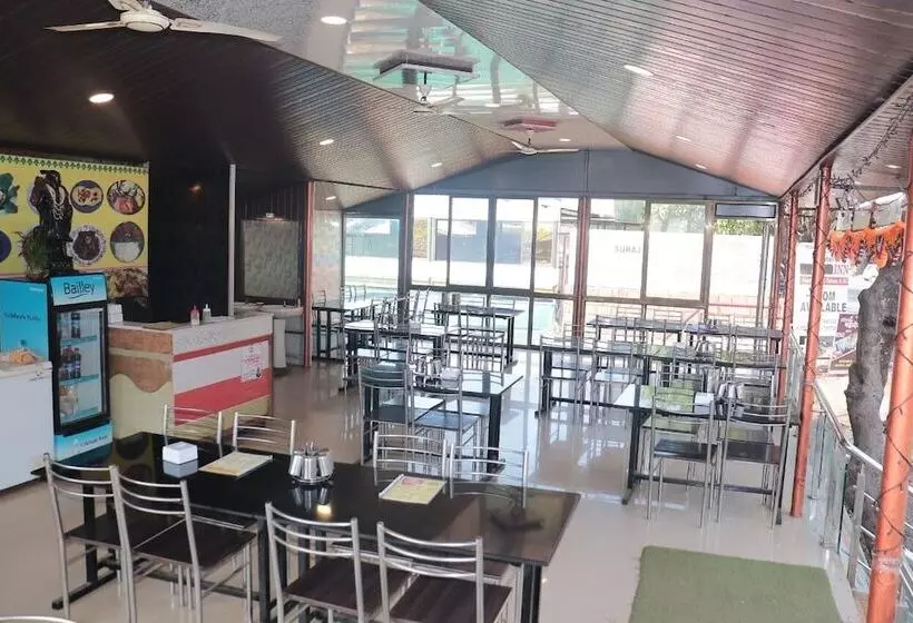 ホテル Suraj Inn