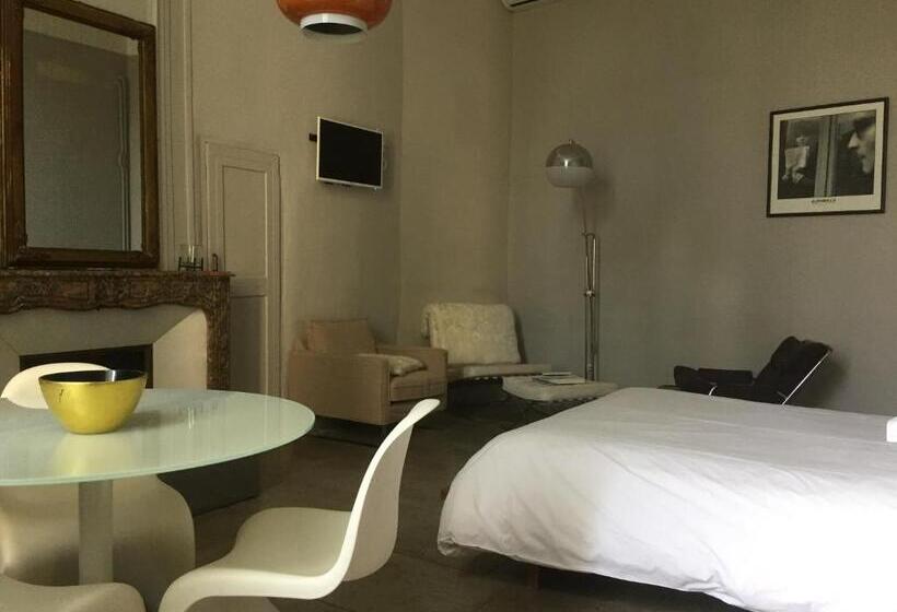 پانسیون Palais Des Rois D Aragon