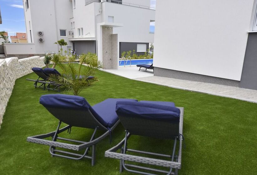 پانسیون Pool Apartments & Rooms Mare