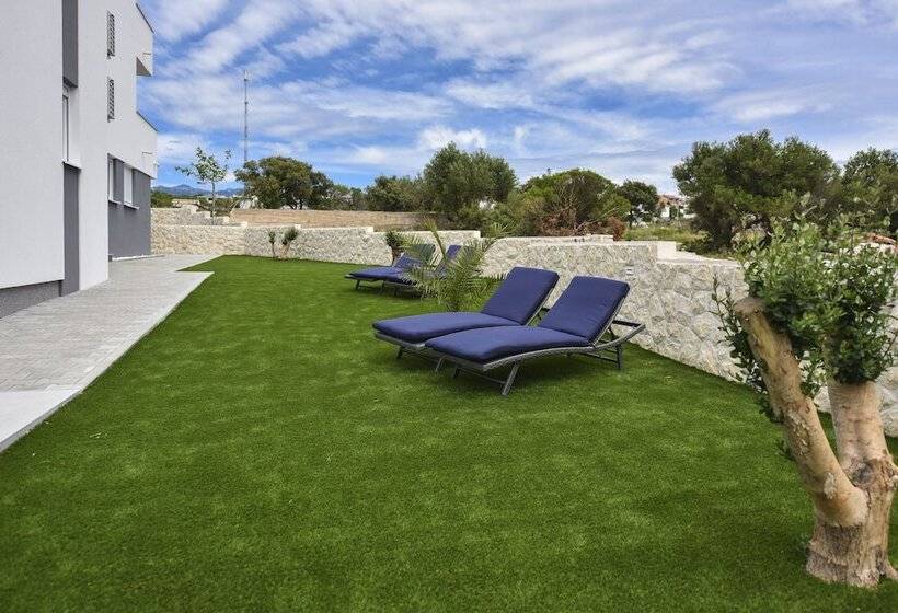 پانسیون Pool Apartments & Rooms Mare