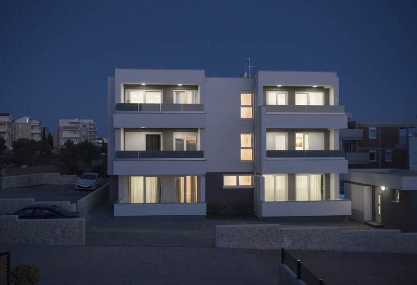 پانسیون Pool Apartments & Rooms Mare