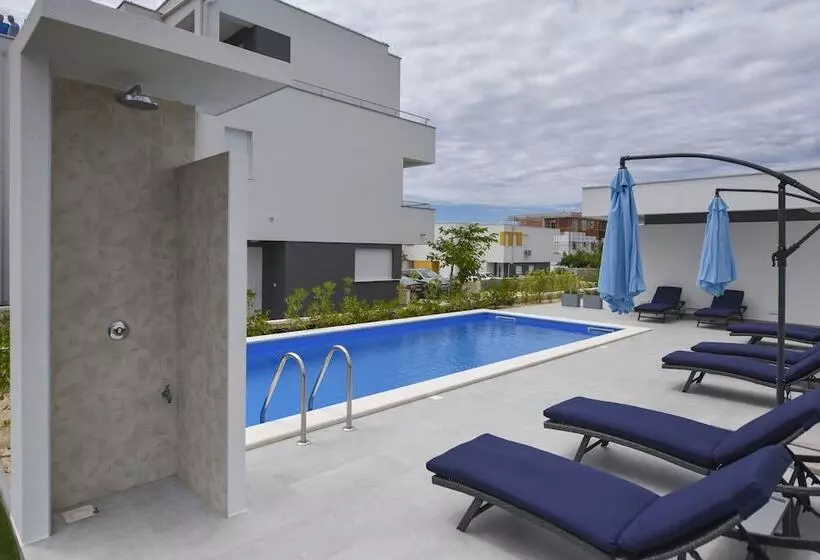 Majatalo Pool Apartments & Rooms Mare