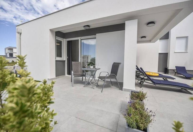 پانسیون Pool Apartments & Rooms Mare