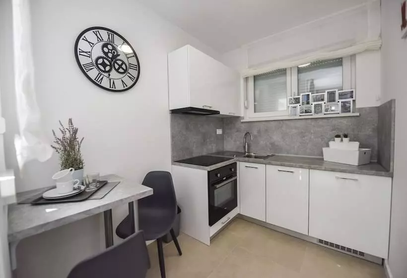 Majatalo Pool Apartments & Rooms Mare