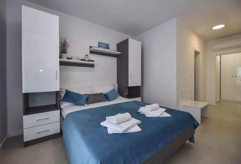 Majatalo Pool Apartments & Rooms Mare