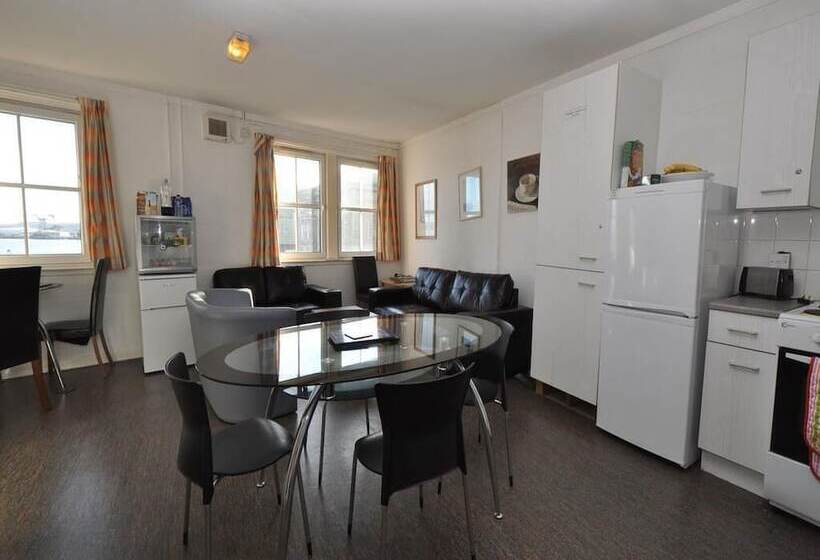 펜션 Waterfront Guest Accommodation