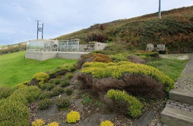 Stables Croyde 4 Bedrooms, Sleeps 8, Sea & Beach Views