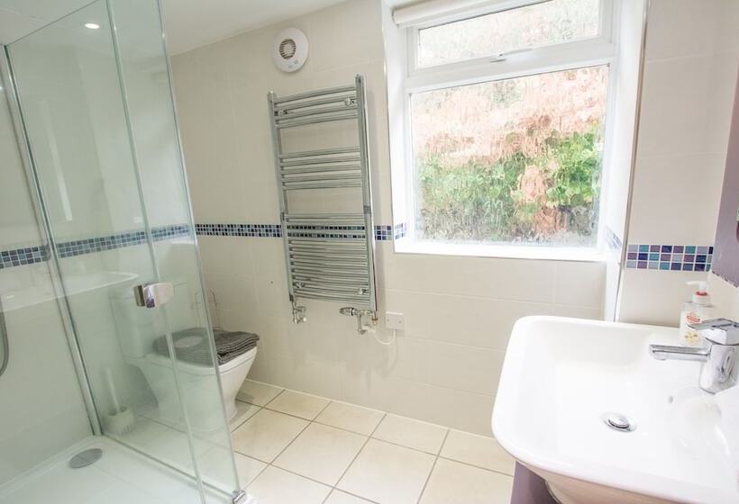 Stables Croyde 4 Bedrooms, Sleeps 8, Sea & Beach Views