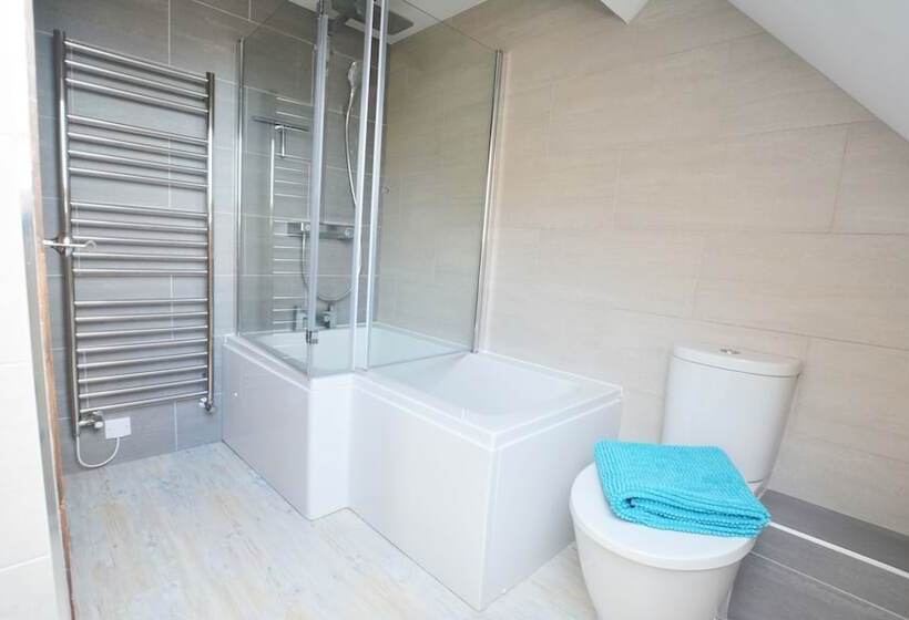 Stables Croyde 4 Bedrooms, Sleeps 8, Sea & Beach Views