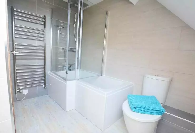 Stables Croyde 4 Bedrooms, Sleeps 8, Sea & Beach Views