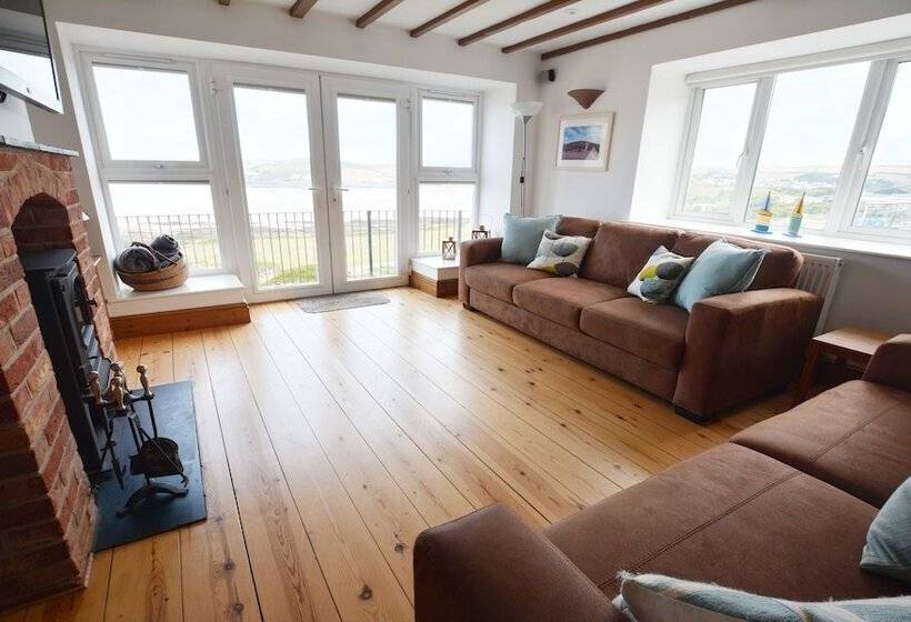 Stables Croyde 4 Bedrooms, Sleeps 8, Sea & Beach Views