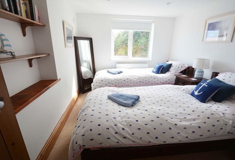 Stables Croyde 4 Bedrooms, Sleeps 8, Sea & Beach Views