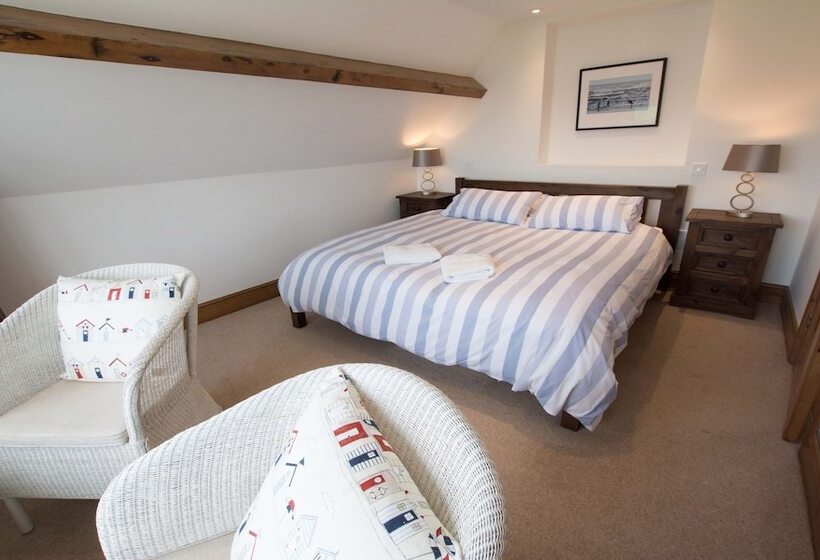 Stables Croyde 4 Bedrooms, Sleeps 8, Sea & Beach Views