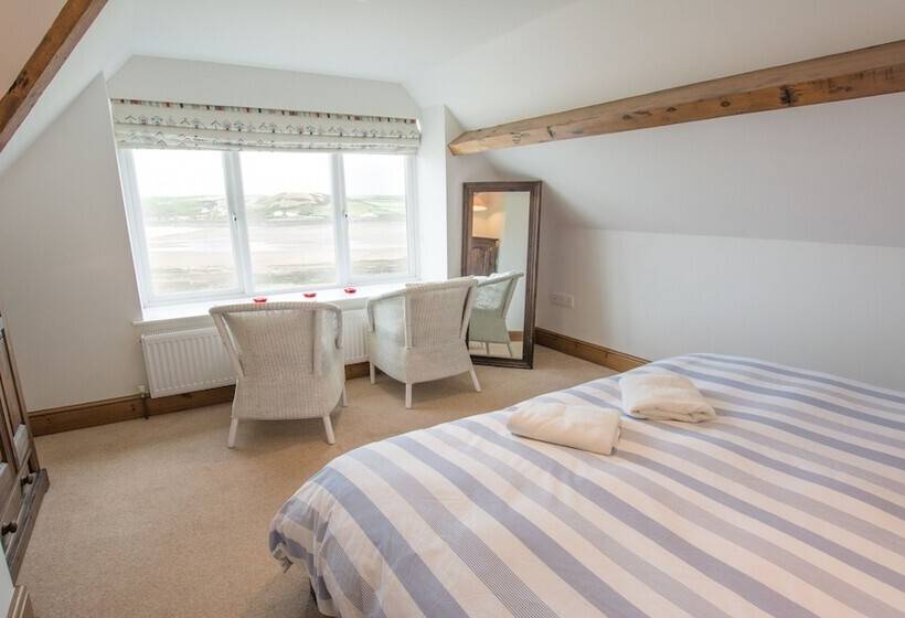 Stables Croyde 4 Bedrooms, Sleeps 8, Sea & Beach Views