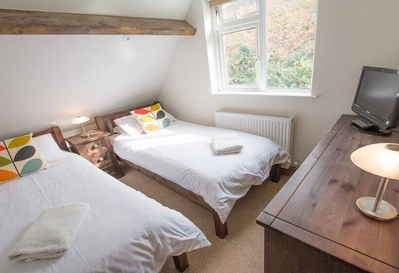 Stables Croyde 4 Bedrooms, Sleeps 8, Sea & Beach Views