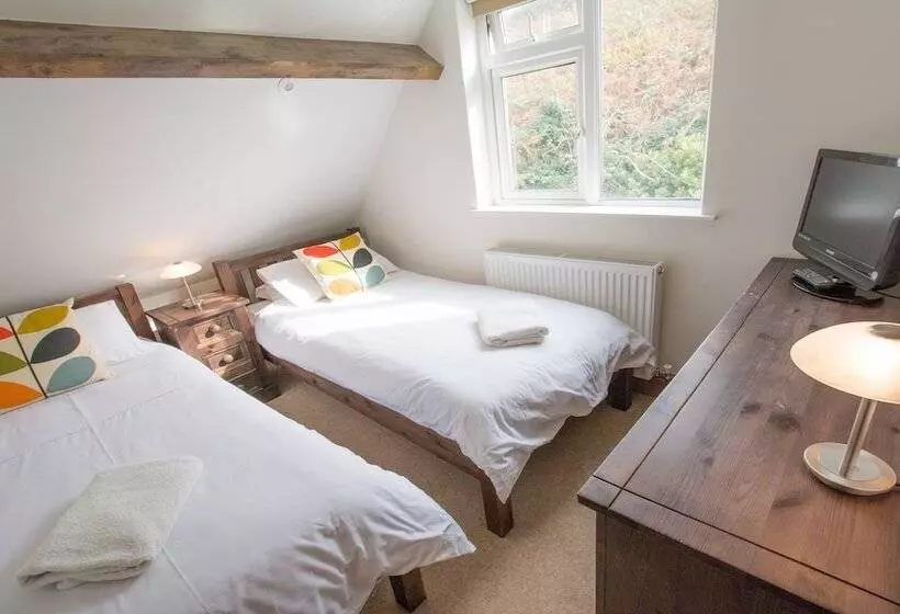 Stables Croyde 4 Bedrooms, Sleeps 8, Sea & Beach Views