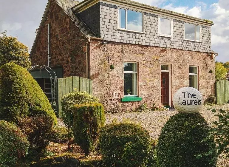 تختخواب و صبحانه The Laurels Guest House