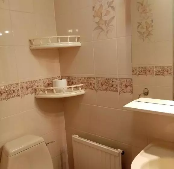 تختخواب و صبحانه The Laurels Guest House