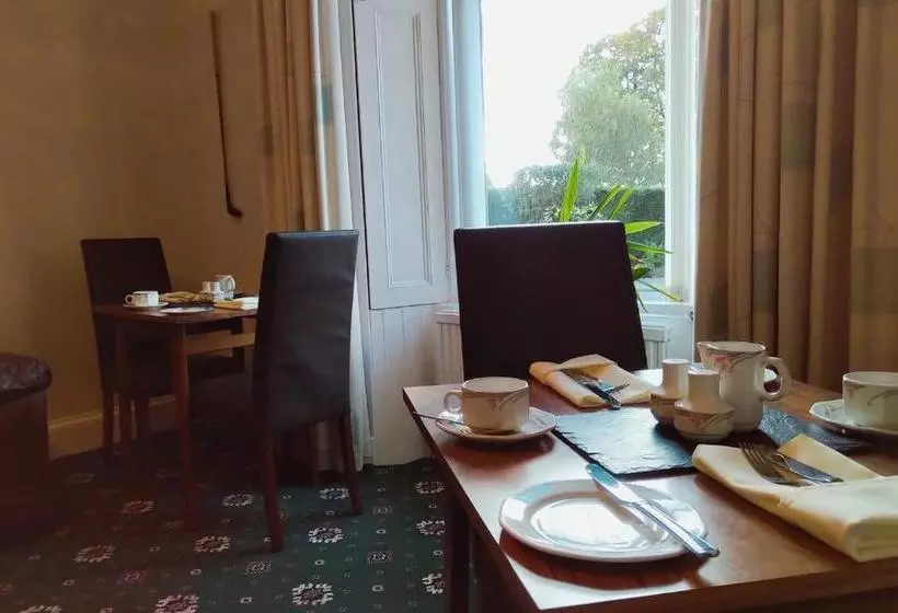 تختخواب و صبحانه The Laurels Guest House