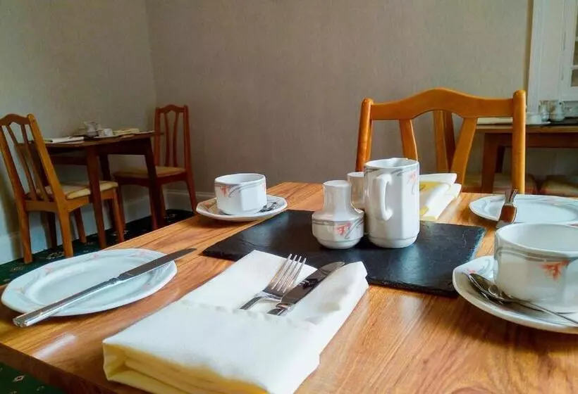 تختخواب و صبحانه The Laurels Guest House