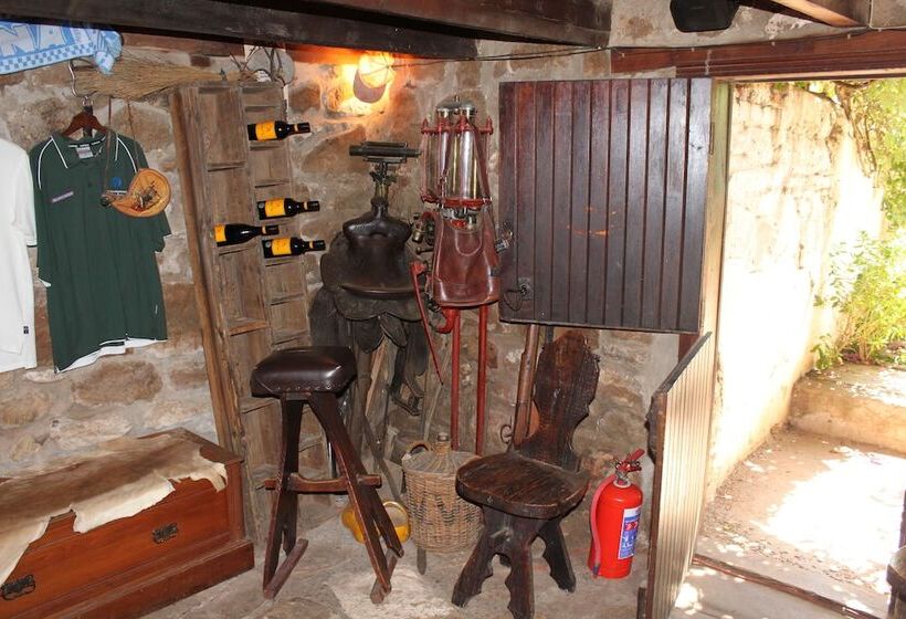 فندق Leeuwenbosch Shearers Lodge