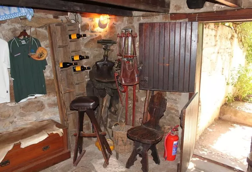 Hotelli Leeuwenbosch Shearers Lodge