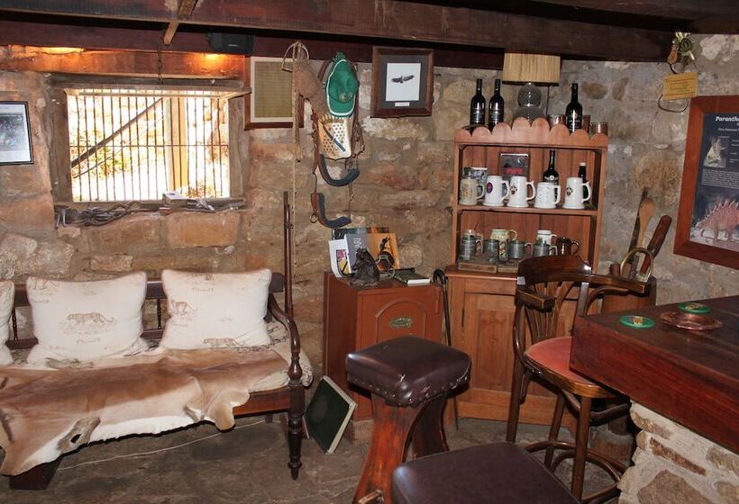 فندق Leeuwenbosch Shearers Lodge