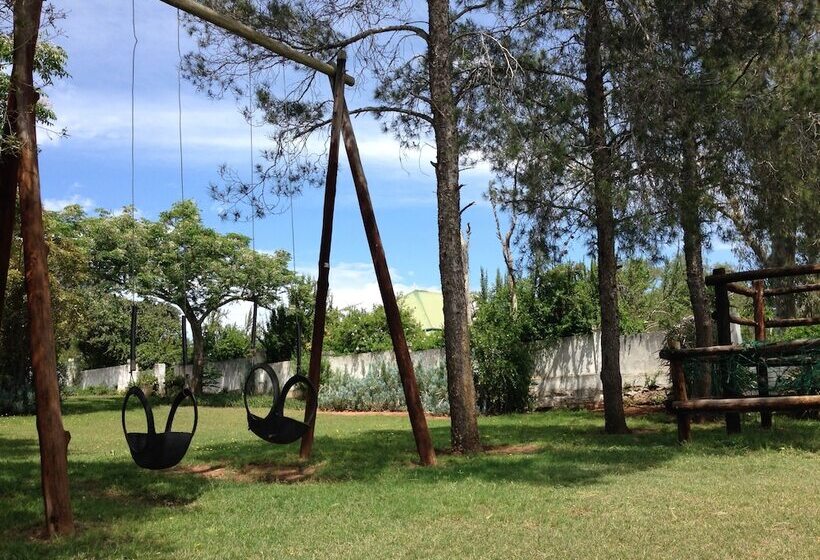 فندق Leeuwenbosch Shearers Lodge