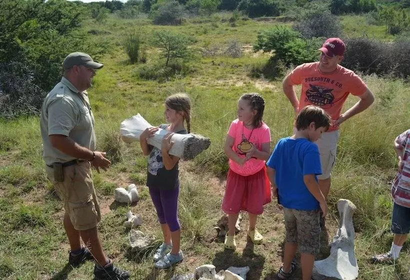 Hotelli Leeuwenbosch Shearers Lodge