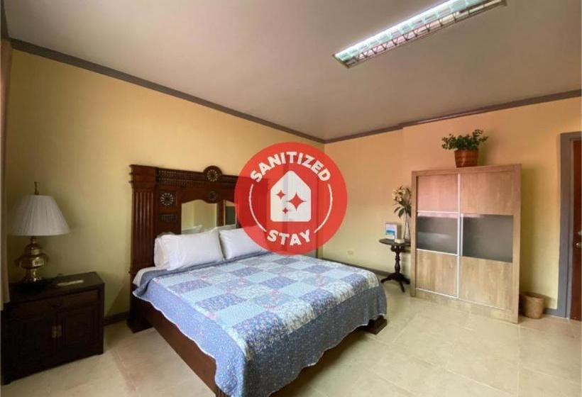 Hotel Oyo 708 Abaseria Deli And Cafe B&b