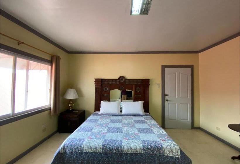 Hotel Oyo 708 Abaseria Deli And Cafe B&b